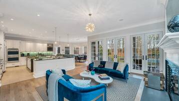 Nhà, nhiều giường (Water Mill Towd Terrific) | Phòng khách