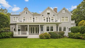 Nhà, nhiều giường (Water Mill Towd Terrific) | Ngoại thất