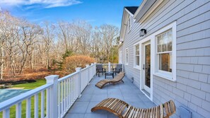 Nhà, nhiều giường (Water Mill Towd Terrific) | Ban công