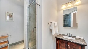 Nhà, nhiều giường (Water Mill Towd Terrific) | Phòng tắm