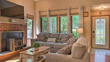 Rumah, Beberapa Tempat Tidur (Emerald Lakes Cottage) | Ruang keluarga | Perapian