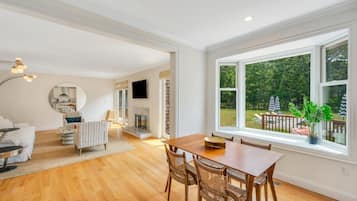 Nhà, nhiều giường (Wonderful in Springs) | Phòng khách