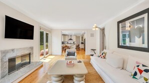 Living room - Wonderful in Springs (East Hampton)