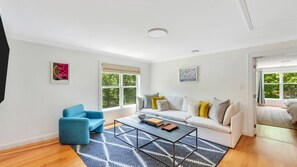 Living room - Wonderful in Springs (East Hampton)