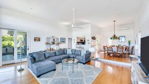 Casa, 2 camas Queen size (Lake Montauk Marvel) | Sala de estar