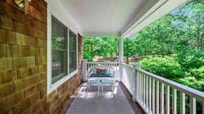 Casa, varias camas (Northwest Woods Escape) | Balcón