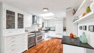 House, Multiple Beds (Sag Harbor Beauty) | Private kitchen