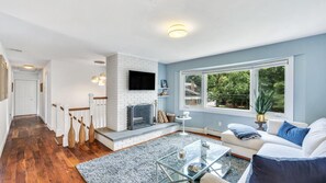 House, Multiple Beds (Sag Harbor Beauty) | Living room