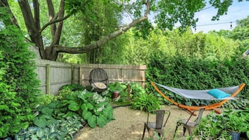 House, Multiple Beds (Sag Harbor Beauty) | Property grounds