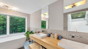 House, Multiple Beds (Wainscott Breeze Beauty) | Bathroom - Wainscott Breeze Beauty (East Hampton)