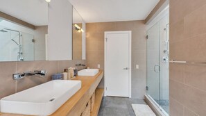 House, Multiple Beds (Wainscott Breeze Beauty) | Bathroom - Wainscott Breeze Beauty (East Hampton)