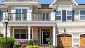 Exterior - Pristine on Bishops Pond (Southampton)