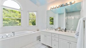 House, Multiple Beds (Comfort in East Quogue) | Bathroom - Comfort in East Quogue (East Quogue)