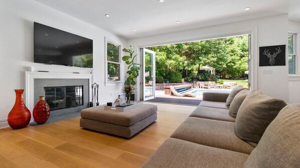 House, Multiple Beds (Comfort in East Quogue) | Living room - Comfort in East Quogue (East Quogue)