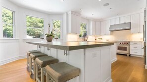 House, Multiple Beds (Comfort in East Quogue) | Private kitchen - Comfort in East Quogue (East Quogue)