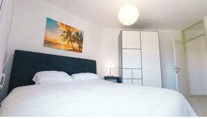 2 bedrooms, iron/ironing board, free WiFi, bed sheets