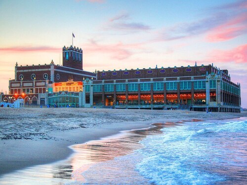 Perfect Neptune Getaway Minutes to Bradley Beach!
