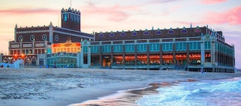 Perfect Neptune Getaway Minutes to Bradley Beach!