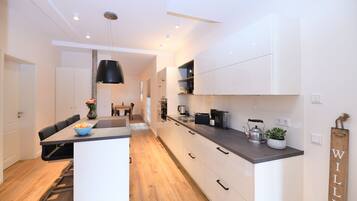 Kühlschrank, Ofen, Herdplatte, Geschirrspüler