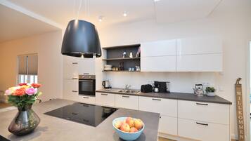 Kühlschrank, Ofen, Herdplatte, Geschirrspüler