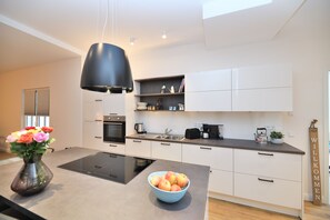 Kühlschrank, Ofen, Herdplatte, Geschirrspüler