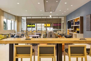 Free daily buffet breakfast - Home2 Suites By Hilton Nashville West End Avenue (Nashville)