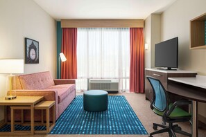 Schreibtisch, Verdunkelungsvorhänge, Bügeleisen/Bügelbrett