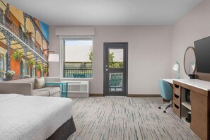 Camera, 1 letto king con divano letto, accessibile ai disabili, vasca da bagno (Balcony) | Cassaforte in camera, una scrivania, tende oscuranti
