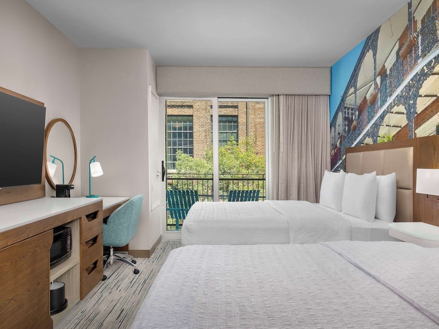 Caja de seguridad en la habitación, escritorio y cortinas blackout