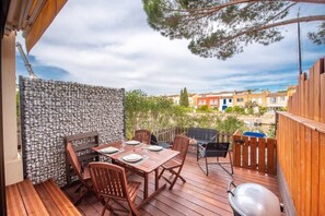 Outdoor dining - Phare · Cocon | Central | Clim | View | Calme | Terrasse (Cogolin)