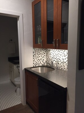 淋浴/盆浴组合、吹风机、毛巾、肥皂