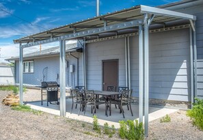 Outdoor dining - This house is a 3 bedroom(s), 1 bathrooms, located in Thermopolis, WY. (Thermopolis)