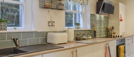 Dishwasher, cookware/dishes/utensils