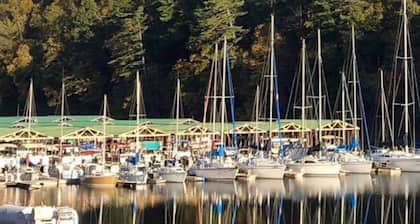 CABIN AT THE COVE at Watauga Lake!