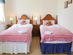 3 bedrooms, free WiFi, bed sheets - 3 bedroom accommodation in Haltwhistle (Haltwhistle)