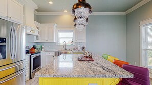 ثل�اجة، ميكروويف، فرن، موقد طهي مسطح