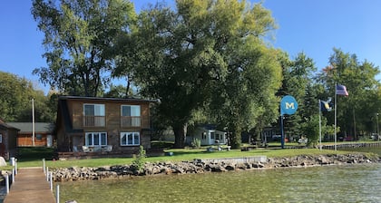 Beautiful Cottage on Mullett Lake