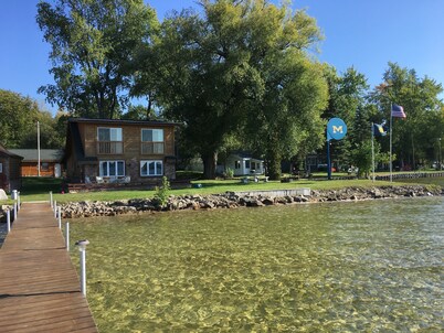 Beautiful Cottage on Mullett Lake