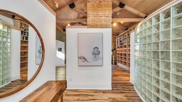 House, Multiple Beds (Mattituck Marvel) | Living room | TV, fireplace, stereo