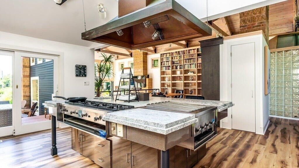 House, Multiple Beds (Mattituck Marvel) | Private kitchen | Microwave, toaster, blender