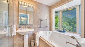 House, Multiple Beds (Beach Road Retreat) | Bathroom - Beach Road Retreat (East Hampton)