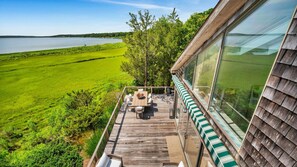 Casa, varias camas (Beach Road Retreat) | Balcón