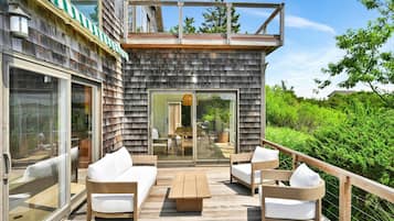 House, Multiple Beds (Beach Road Retreat) | Balcony