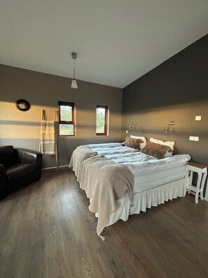 4 bedrooms, iron/ironing board, travel cot, free WiFi