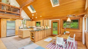House, Multiple Beds (East Hampton Cottage) | Private kitchen