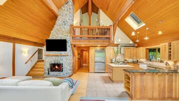 House, Multiple Beds (East Hampton Cottage) | Living room