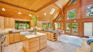 Casa, várias camas (East Hampton Cottage) | Cozinha privada