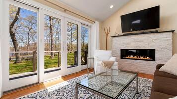 House, Multiple Beds (Escape on Big Fresh Pond) | Living room | TV, fireplace