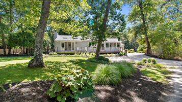 House, Multiple Beds (Escape on Big Fresh Pond) | Property grounds