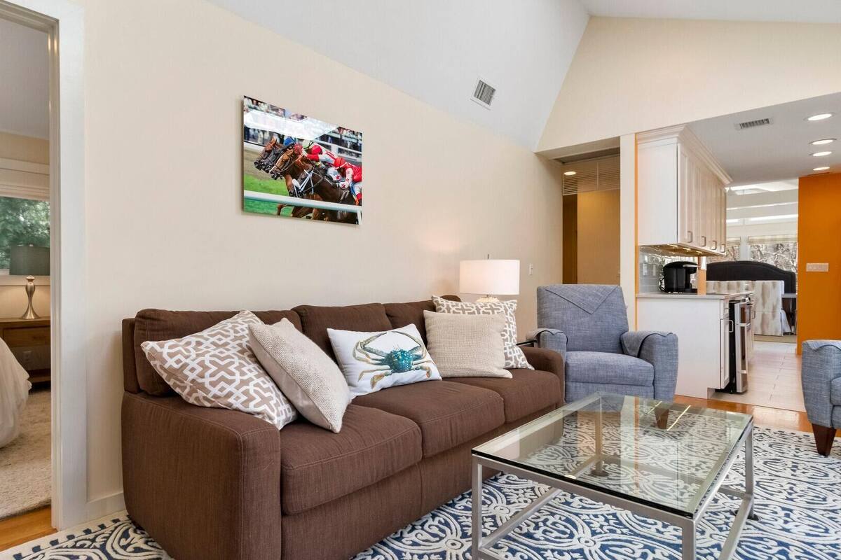 Maison, plusieurs lits (Escape on Big Fresh Pond)